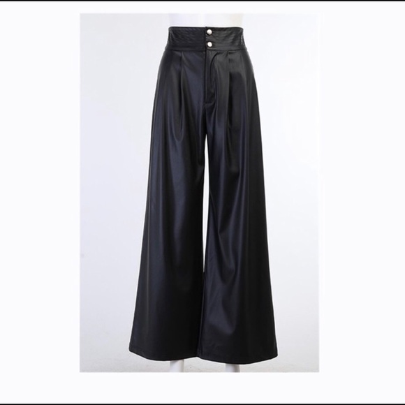 ❗️LAST 1❗️Chic Faux Leather Wide Leg Pants NWT - Picture 5 of 11